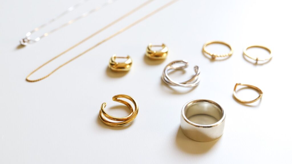 同じ18金なのに「色」で買取価格は変わる？ピンク・ホワイト・イエローゴールド…「カラーゴールド」の価値と売却時の注意点